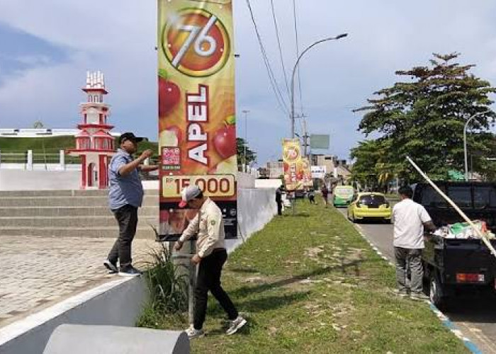 Bapenda Kota Bengkulu Rapikan Reklame Tak Berizin di Titik Strategis