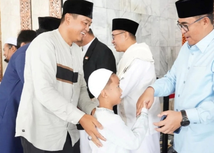 Rayakan Idul Fitri di Masjid Agung At-Taqwa, Pemkot Bengkulu Tekankan Kepedulian Sosial