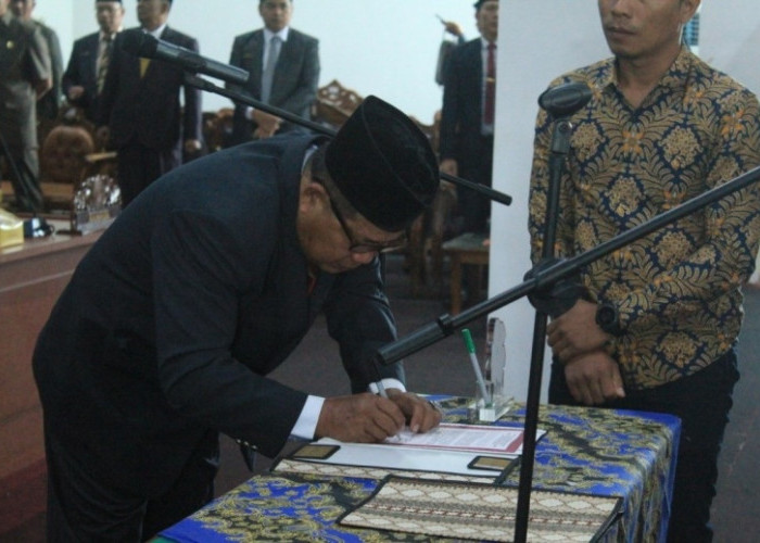 Setelah Resmi   Jabat Anggota DPRD Bengkulu Tengah,     Umar Sanuzi Siap Mengemban Amanah 