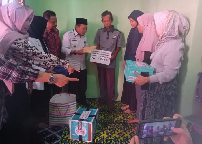 Kren, Keluarga Besar  SMPN 4  Kota Bengkulu Salurkan Bantuan Rp 17.634.000