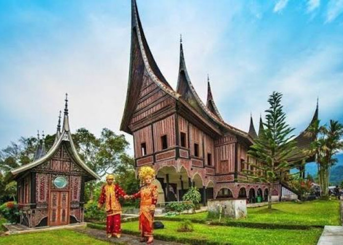 Sastra di Atas Lidah: Menyelami Kedalaman Seni Pidato Adat Minangkabau