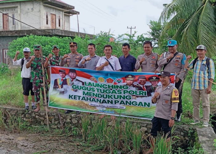 Jajaran Polsek Seginim Tanam Padi di Area Persawahan Pajar Bulan Seginim