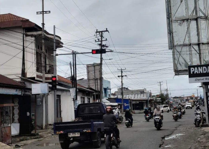 Simpang 4 Dehasen Rawan Kecelakaan Lalu Lintas, Pengemudi Sering Terobos Lampu Merah 