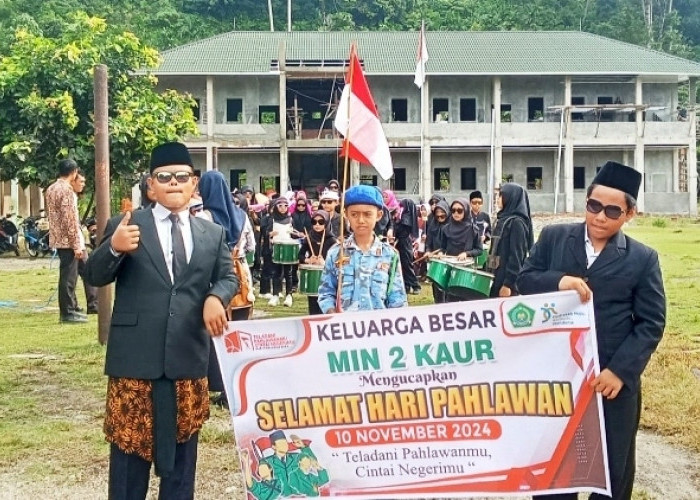  MIN 2 Kaur Gelar Karnaval  dengan  Atribut Pakaian Pahlawan