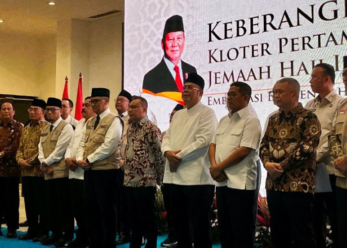 Menteri Haji dan Umroh Lepas Kloter Pertama Jamaah Haji Indonesia