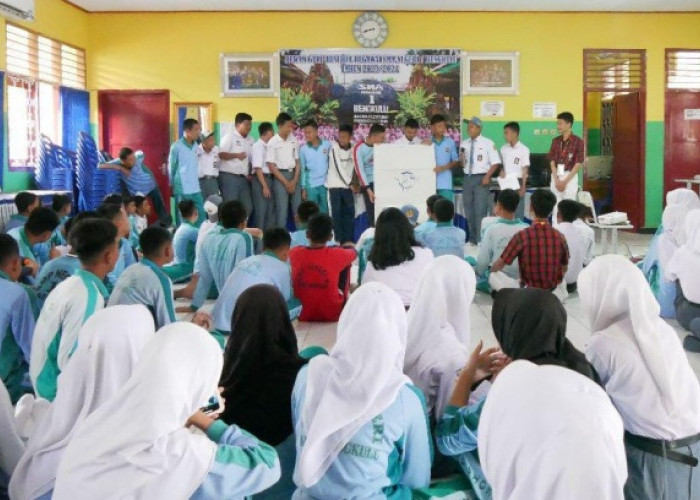 Siswa SMAN 1 Kota Bengkulu   Siap Menjaga dan Menyelamatkan Lingkungan