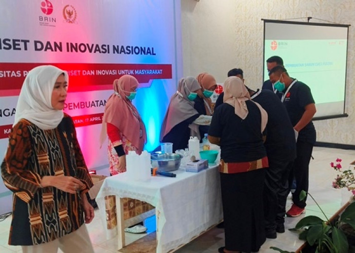  Bangkitkan Kreativitas Masyarakat Bengkulu Selatan, Dewi Coryati Gelar Bimtek Pembuatan Sabun Cuci