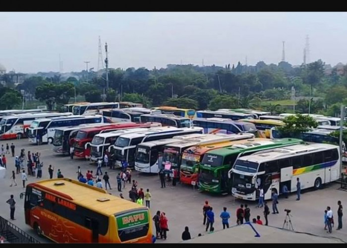 Info Mudik Nataru, Harga Tiket Bus Naik, Terminal Pulo Gebang Ramai Penumpang 