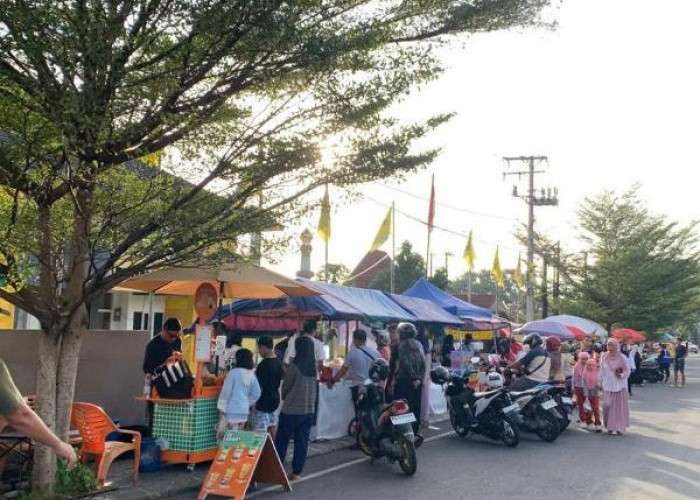 Menu Berbuka di Kawasan Masjid Raya Baitul Izzah jadi Pilihan Alternatif Warga Bengkulu