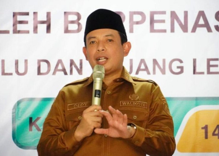 Kota Bengkulu Cetak Sejarah,  Tanam 10 Ribu Pohon Kelapa Sepanjang Pantai Panjang