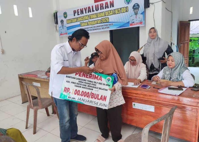 Pemdes Pasar Pino Bagikan BLT Kepada 23 KPM