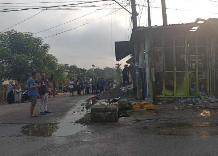  Kerugian Nyaris Rp 500 Juta,  Kebakaran  Ruko di Kepala Pasar Bintuhan Diduga Karena Korsleting