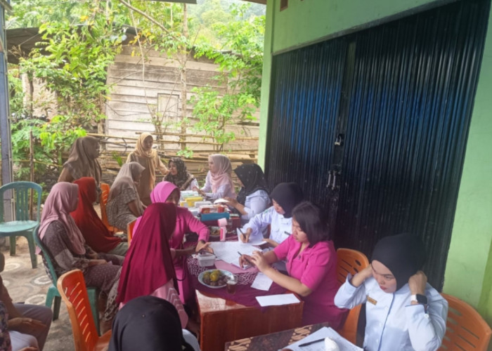 Kapolres Kaur Langsung Layani Warga Nasal Pengobatan Gratis di Hari Bhayangkara ke-80