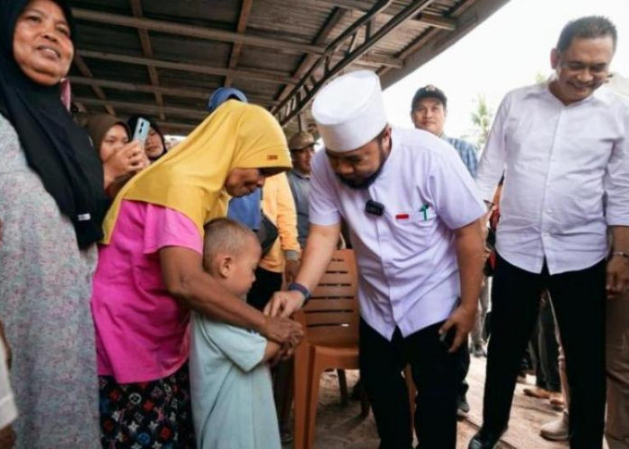 Pemkab Bengkulu Tengah dan Gubernur Salurkan Bantuan kepada Korban Banjir dan Tanah Longsor