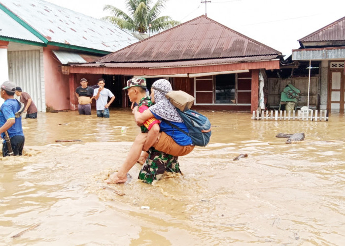 Rosjonsyah Memastikan Pemprov Bengkulu Terus Bantu Logistik untuk Korban Banjir di Kabupaten Lebong