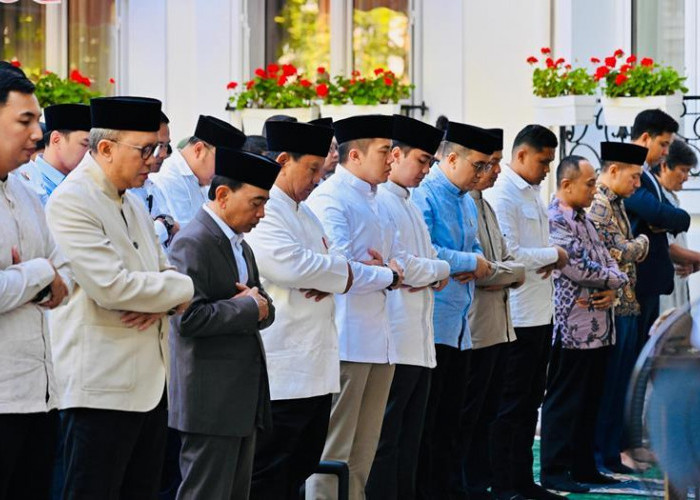 Presiden Prabowo  Bersama Diaspora Indonesia di Paris  Laksanakan Salat Idul Adha 