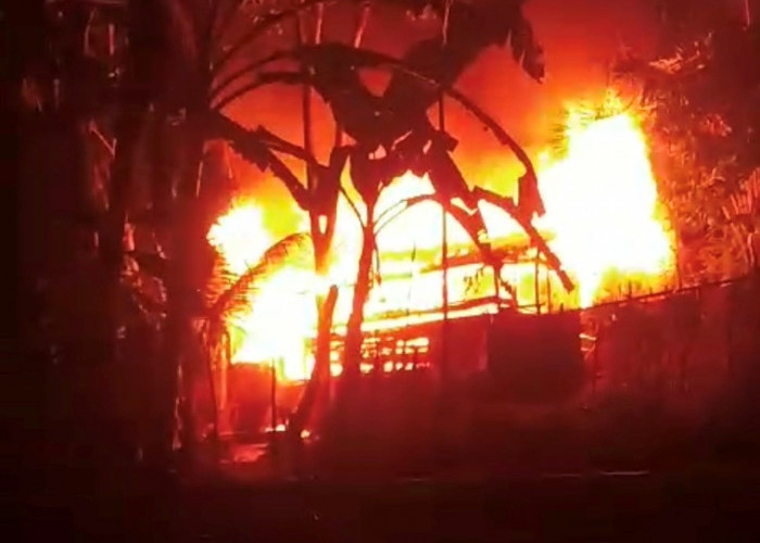 Rumah Warga Desa Tiambang Bengkulu Tengah Hangus Terbakar, Diduga Korsleting Listrik