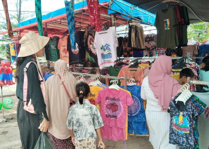 Pedagang Pakaian dan Souvenir di Pantai Panjang Diminta Menjual Produk Khas Bengkulu