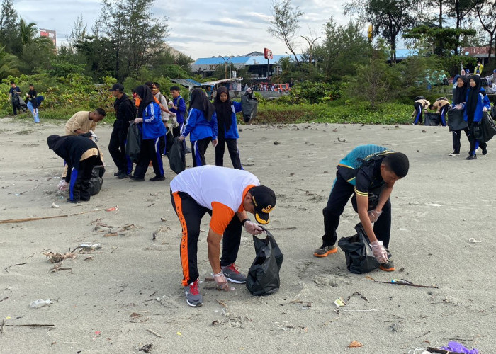 Basarnas Bengkulu Aksi Bersih Bersih Pantai Panjang