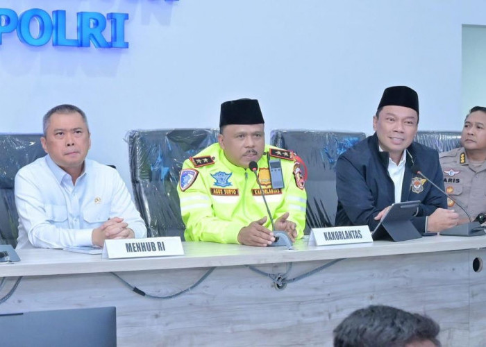 Menteri Perhubungan, Kakorlantas Polri, dan Direktur Utama PT Jasa Raharja Tinjau Command Center KM 29 