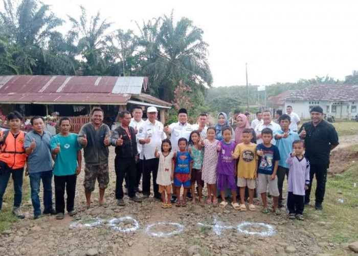 Lakukan Titik Nol Pembangunan Jalan, Bupati Seluma Janji Perjuangkan Merdeka Sinyal di Desa Kuti Agung