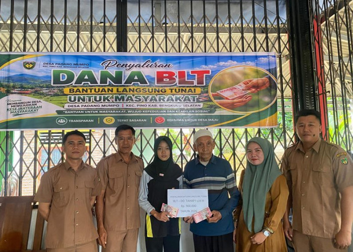 Pemdes Padang Mumpo Salurkan BLT Kepada Keluarga Penerima Manfaat