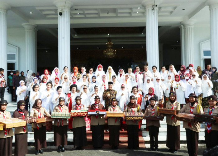 Istri Gubernur se Indonesia Jahit Bendera Merah Putih di Bengkulu