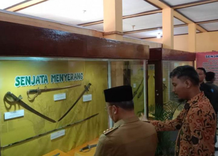 Gubernur Rohidin Saksikan, 500 Senjata Tradisional Dipamerkan  di Bengkulu, Ada yang Belum Tahu