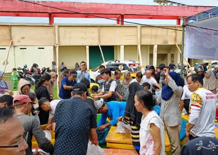 Ribuan Warga Bengkulu Bahagia Mendapat Ikan Gratis dari Rohidin-Meriani