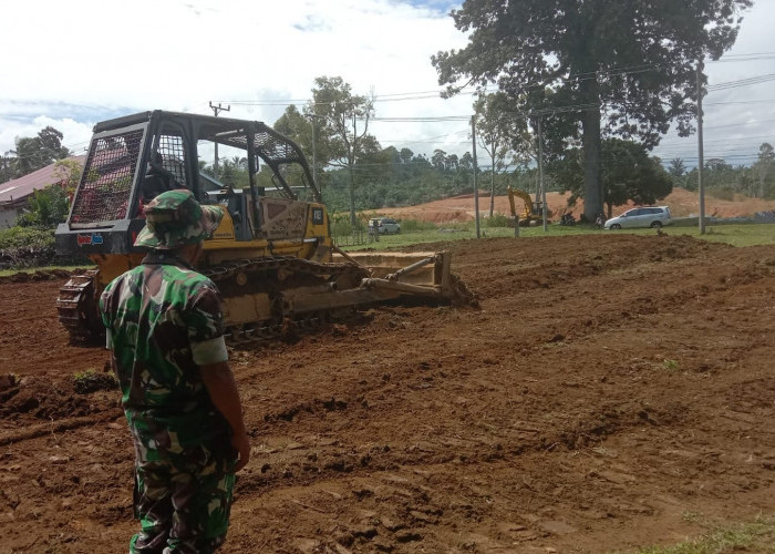 TMMD Ke-124 Kodim 0408/BS Garap Pembuatan Lapangan Voly