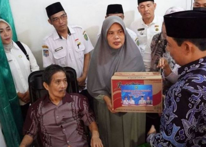 Aksi Nyata Pemkot Bengkulu, Berikan Kursi Roda dan Perhatian untuk Warga