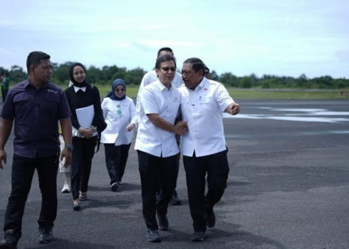 Wakil Gubernur Bengkulu  Sambut   Menkes RI di Bandara Fatmawati