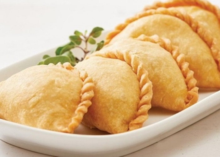 Begini Cara Membuat Pastel Isi Sayur yang Garingnya Tahan Lama
