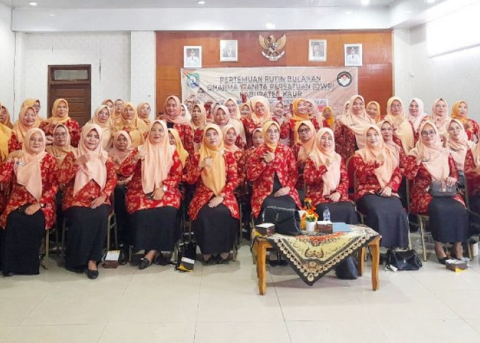 Anggota Dharma Wanita Persatuan Kaur Diberikan Penyuluhan Parenting 