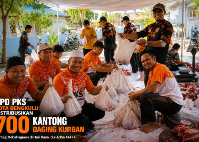Idul Adha Penuh Berkah, PKS Kota Bengkulu Salurkan 700 Paket Daging Kurban untuk Warga