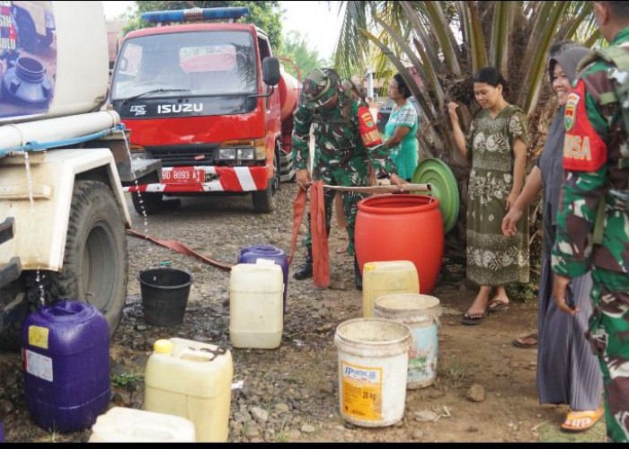 Peduli Kesulitan Masyarakat, Kodim 0407/Kota Bengkulu Gelar Bakti TNI AD Penyaluran Air Bersih