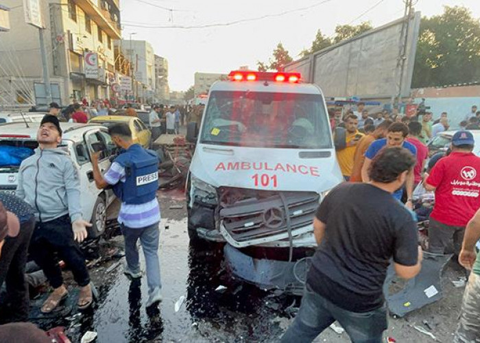 Makin Sadis, Israel Serang Ambulan yang Mereka Curigai Ada Hamas