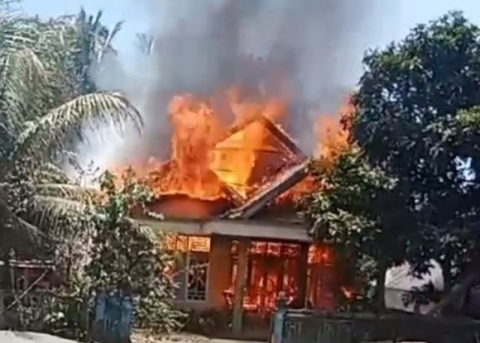 Rumah Warga Sawang Lebar Kebakaran, Persatuan Perangkat Desa Indonesia Bengkulu Utara Turun Tangan