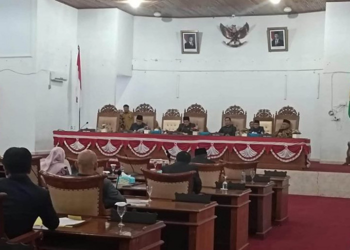 Wabup Seluma Hadiri Rapat  Pendapat Akhir Fraksi Tentang Raperda  Pertangungjawaban APBD 2025