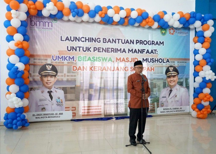 Penjabat Sekda Kota Bengkulu Launching Penyerahan Bantuan Program  Untuk Penerima Manfaat