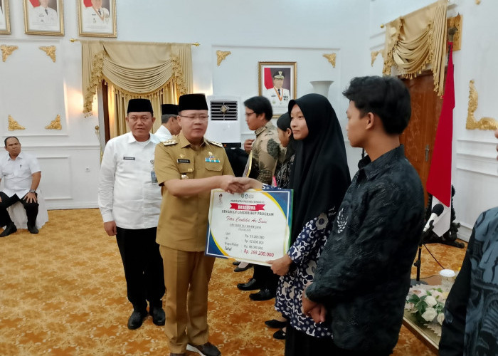 Gubernur: 2 Siswa Bengkulu Penerima Beasiswa Gagal Diterima di UGM Yogyakarta karena Kesalahpahaman Panitia