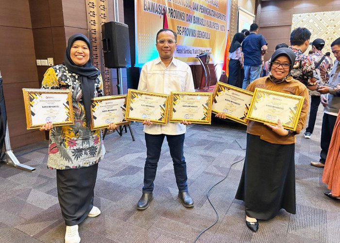 Bawaslu Kota Bengkulu Raih Enam Penghargaan 