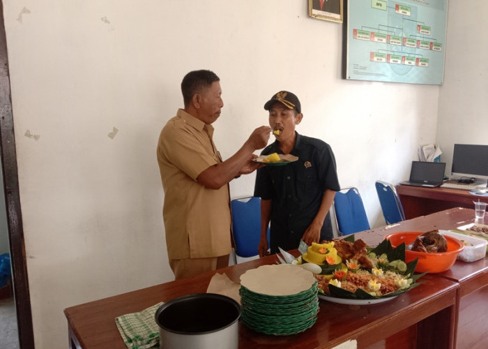 Perpanjangan Masa Bhakti,  Kepala Desa  dan BPD Peninjau Potong Tumpeng