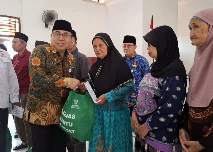 Baznas dan Pemprov Bengkulu Salurkan Santunan untuk Lansia di Panti Tresna Werdha