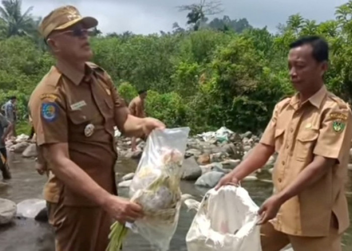  Bupati Bengkulu Selatan  Minta  Jangan Lagi Buang Sampah di Sungai, Ini Dampaknya Bagi Masyarakat