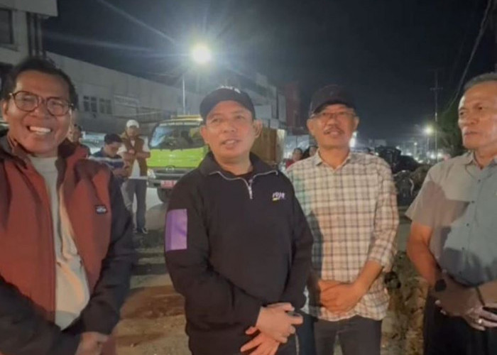 Tidak Hanya Siang, Malam Hari   Walikota Bengkulu Tinjau Pasar Panorama