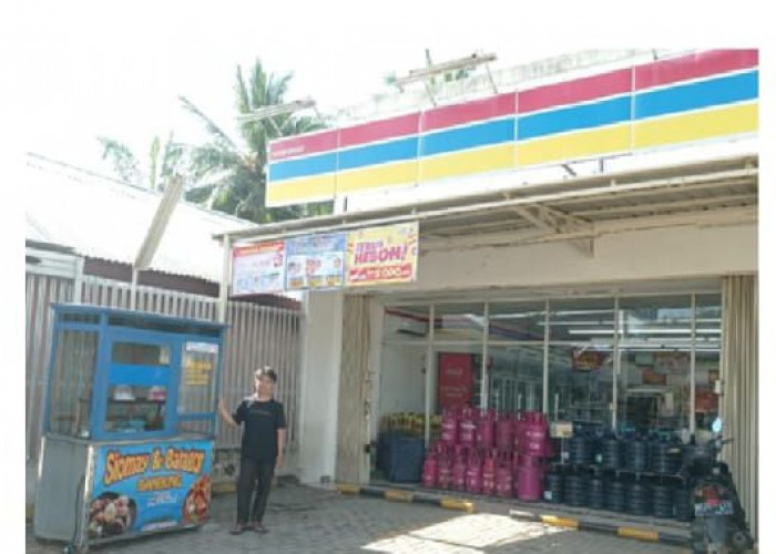 Gerobak Berubah Haluan: Siomay Irfan Kini di Halaman Indomaret Lahat