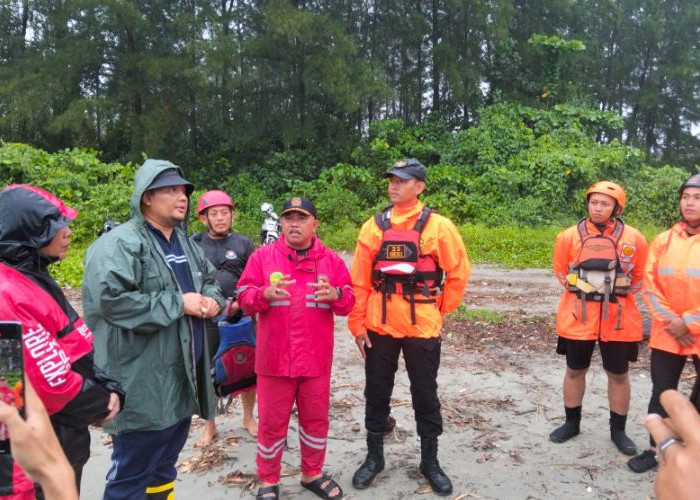Hujan Badai, Wawali Ronny Turun Langsung Ikut Pencarian Nelayan Hilang, Tunjukkan Kepedulian pada Warga