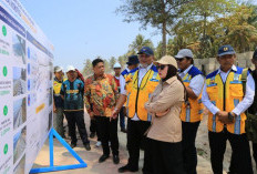 Erna Sari Dewi Tinjau Proyek Pengaman Pantai Kaur, Pastikan Pembangunan Tepat Sasaran