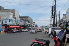Kucing-kucingan di Trotoar: Dilema Perut dan Aturan di Pasar Panorama 
